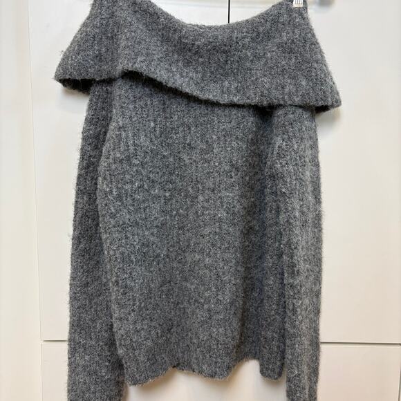 Off the shoulder sweater - Picture 1 of 5